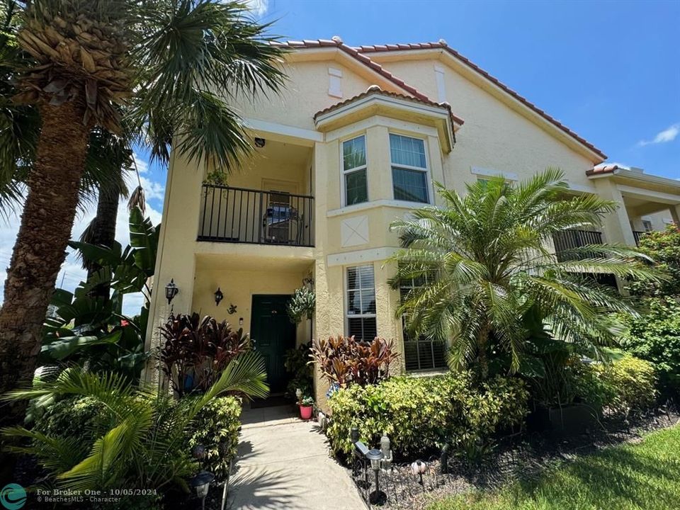 Recently Sold: $319,000 (2 beds, 2 baths, 1304 Square Feet)