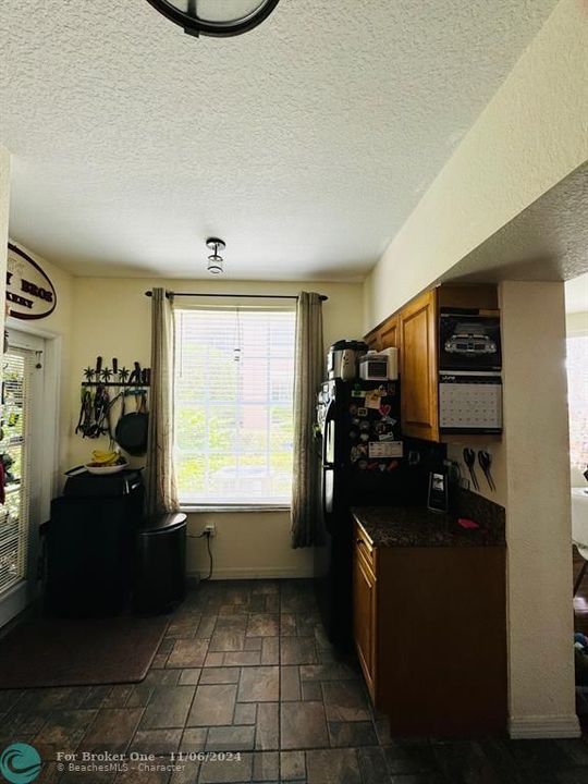 Vendido Recientemente: $319,000 (2 camas, 2 baños, 1304 Pies cuadrados)