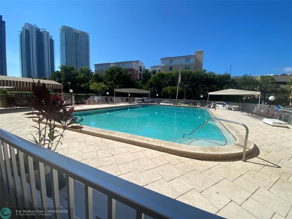 Recently Rented: $1,800 (1 beds, 1 baths, 725 Square Feet)