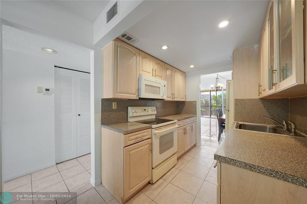 Recently Rented: $2,000 (2 beds, 2 baths, 1002 Square Feet)