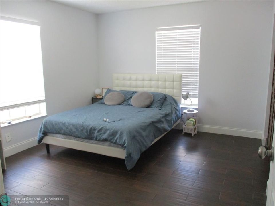 Recently Rented: $2,575 (2 beds, 2 baths, 981 Square Feet)