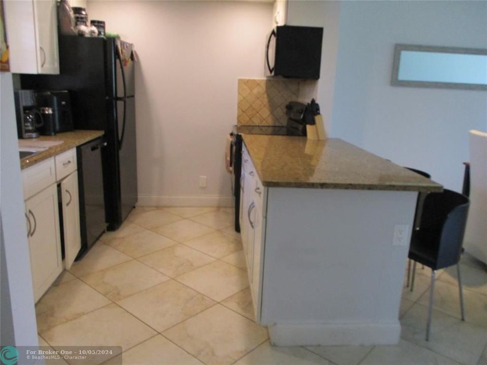 Recently Rented: $2,575 (2 beds, 2 baths, 981 Square Feet)