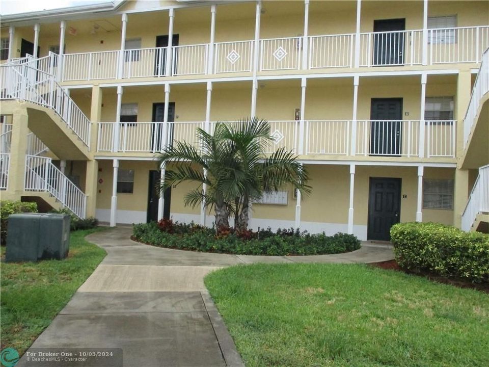 Recently Rented: $2,575 (2 beds, 2 baths, 981 Square Feet)