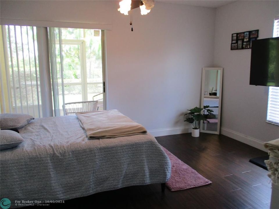 Recently Rented: $2,575 (2 beds, 2 baths, 981 Square Feet)