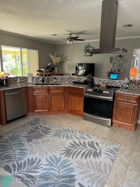 Recently Sold: $569,000 (3 beds, 2 baths, 1600 Square Feet)