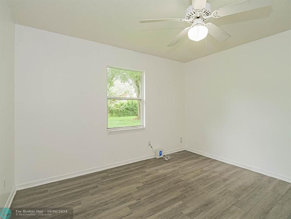 For Sale: $319,000 (3 beds, 2 baths, 1578 Square Feet)