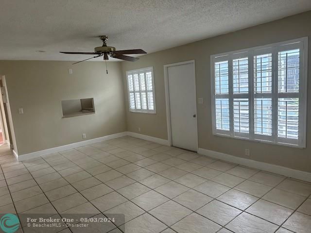 Recently Rented: $1,945 (3 beds, 2 baths, 1000 Square Feet)