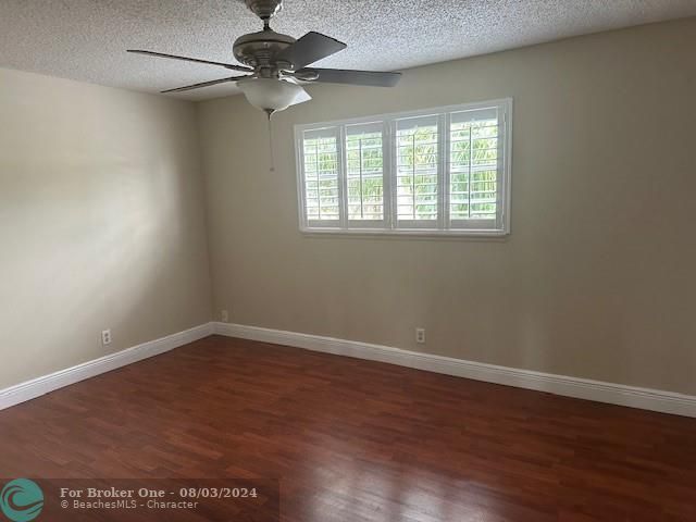 Recently Rented: $1,945 (3 beds, 2 baths, 1000 Square Feet)