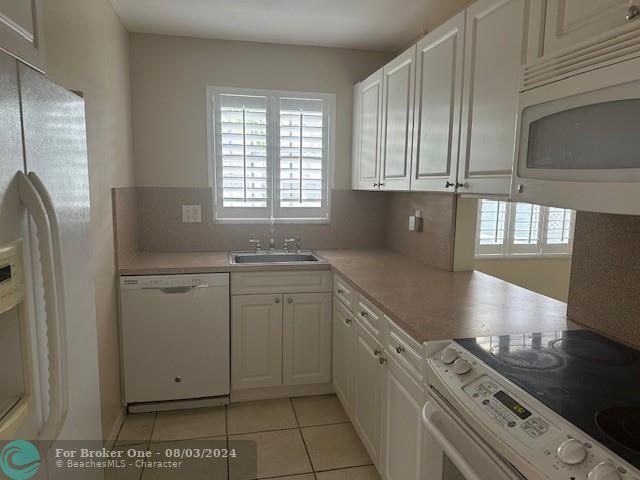 For Rent: $1,945 (3 beds, 2 baths, 1000 Square Feet)