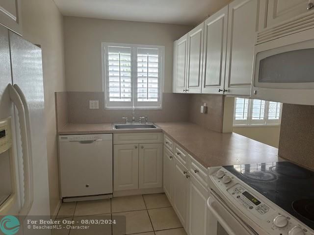 Recently Rented: $1,945 (3 beds, 2 baths, 1000 Square Feet)