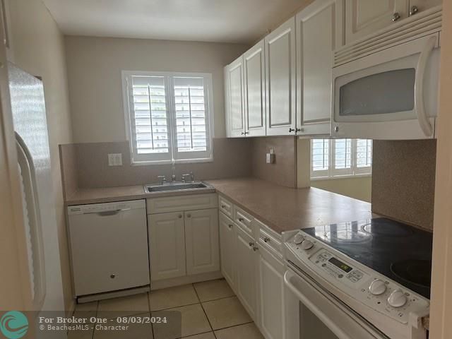 Recently Rented: $1,945 (3 beds, 2 baths, 1000 Square Feet)