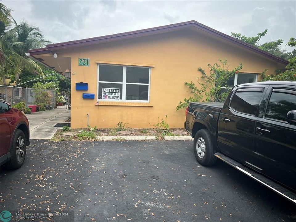 Recently Sold: $1,895 (2 beds, 1 baths, 2424 Square Feet)