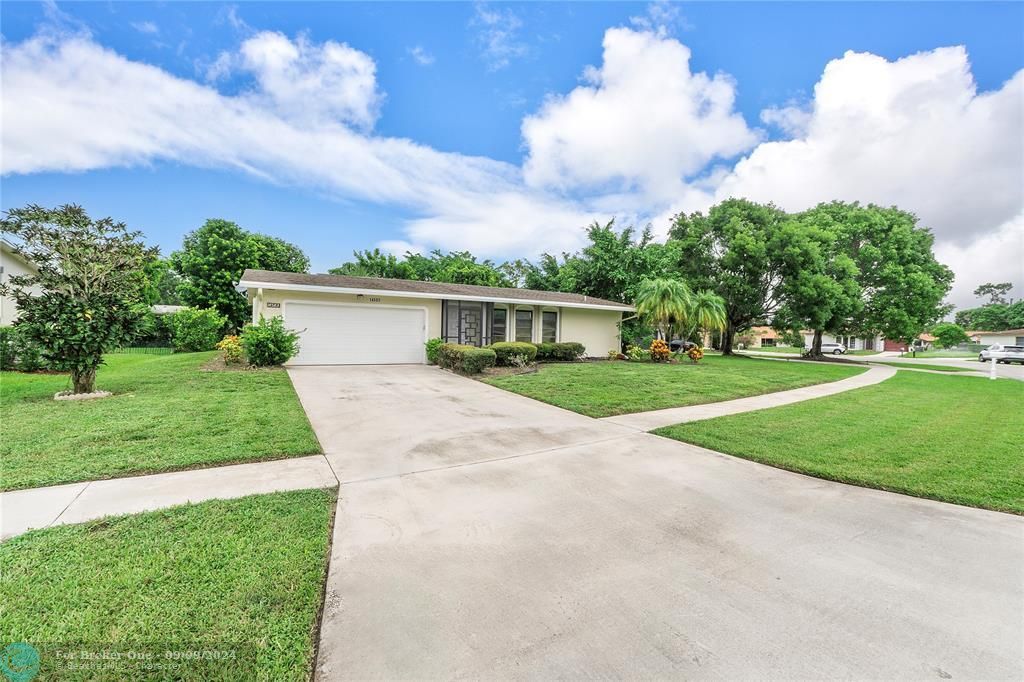 Active With Contract: $410,000 (2 beds, 2 baths, 1364 Square Feet)