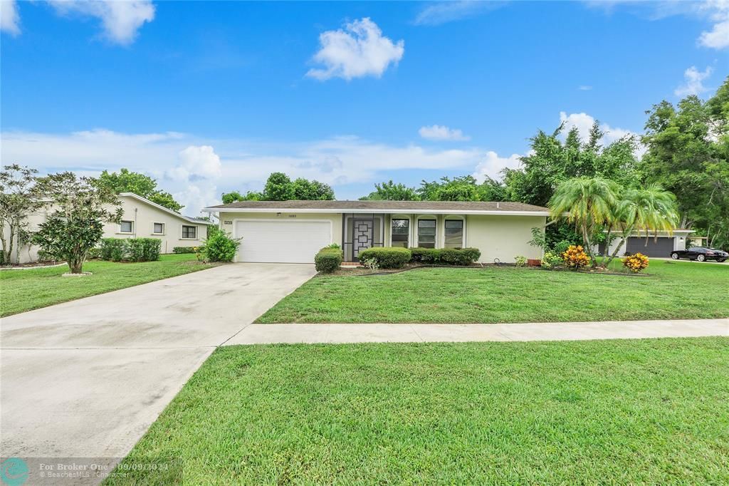 Active With Contract: $410,000 (2 beds, 2 baths, 1364 Square Feet)