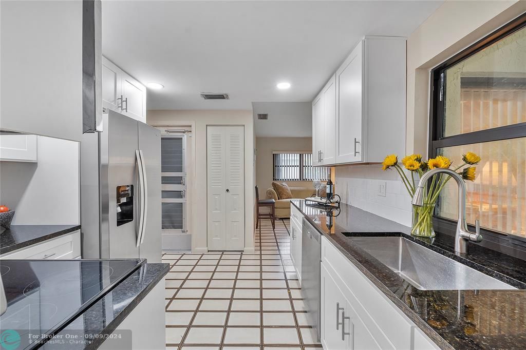 Active With Contract: $410,000 (2 beds, 2 baths, 1364 Square Feet)