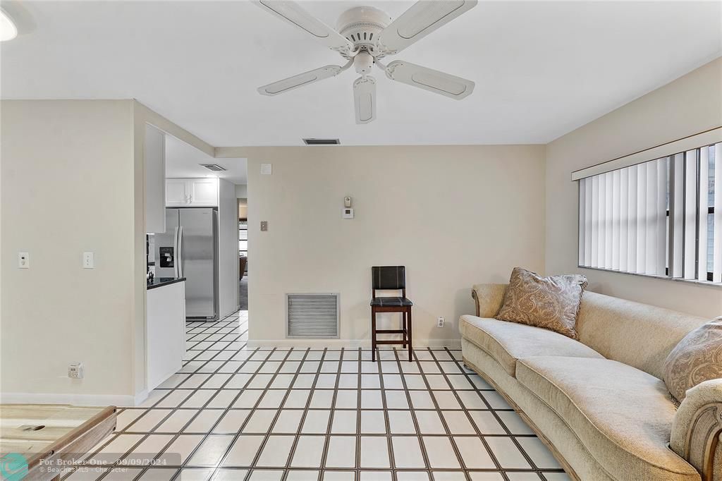 Active With Contract: $410,000 (2 beds, 2 baths, 1364 Square Feet)