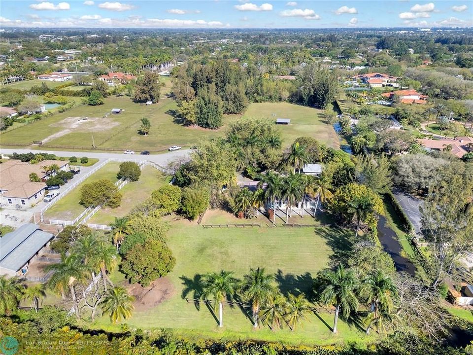 Active With Contract: $2,000,000 (4 beds, 3 baths, 2803 Square Feet)