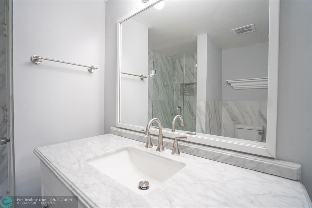 For Sale: $216,000 (2 beds, 2 baths, 1160 Square Feet)