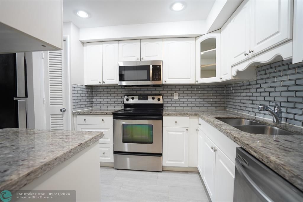 For Sale: $216,000 (2 beds, 2 baths, 1160 Square Feet)