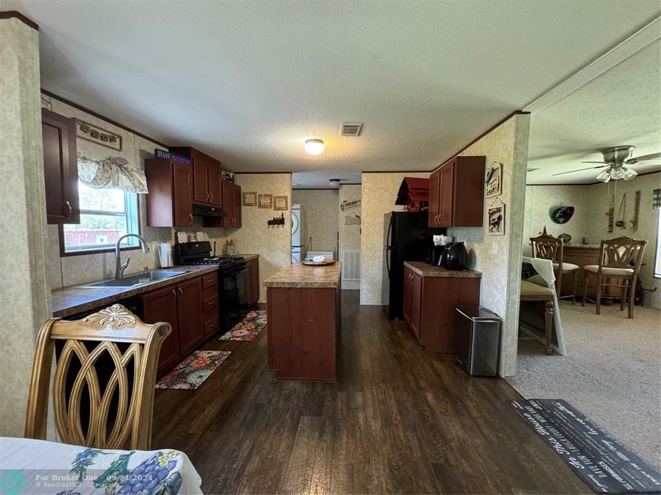 For Sale: $249,900 (3 beds, 2 baths, 1620 Square Feet)