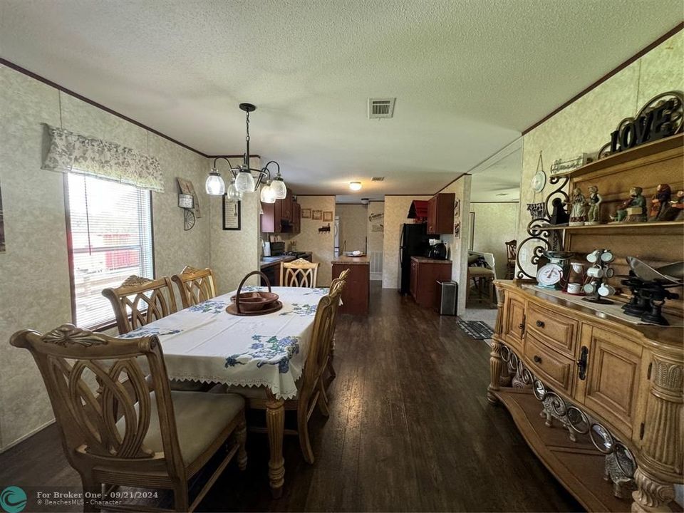 For Sale: $249,900 (3 beds, 2 baths, 1620 Square Feet)