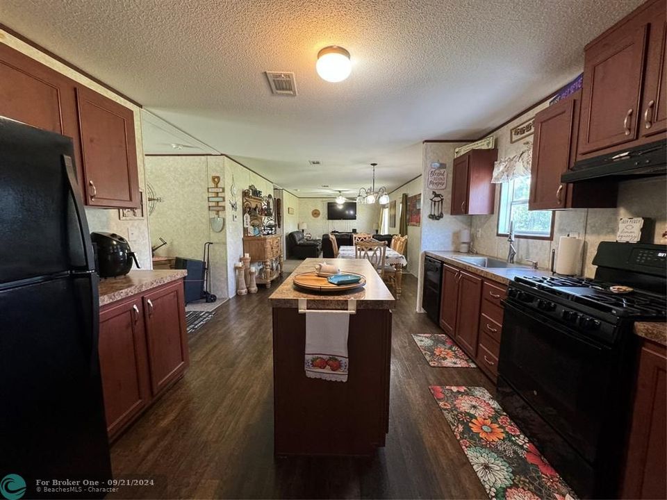 For Sale: $249,900 (3 beds, 2 baths, 1620 Square Feet)