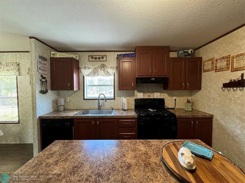 For Sale: $249,900 (3 beds, 2 baths, 1620 Square Feet)