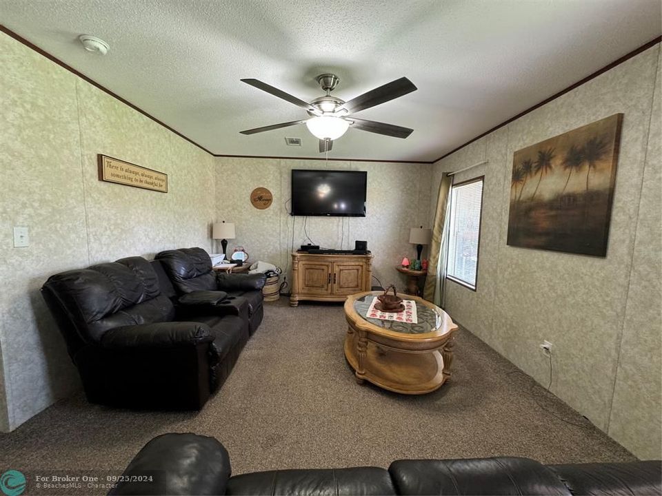 For Sale: $249,900 (3 beds, 2 baths, 1620 Square Feet)