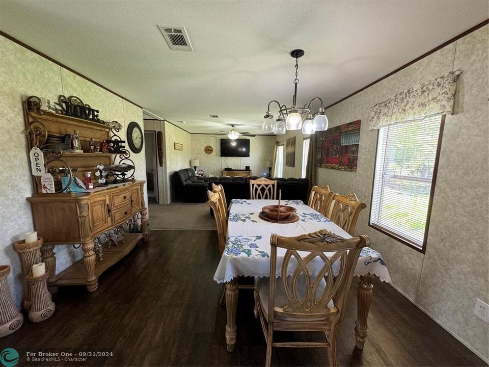 For Sale: $249,900 (3 beds, 2 baths, 1620 Square Feet)