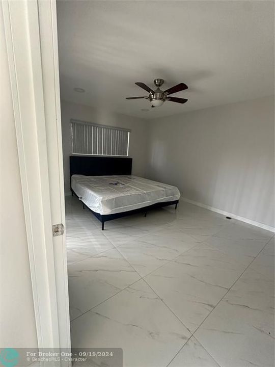 Active With Contract: $2,900 (2 beds, 2 baths, 1039 Square Feet)