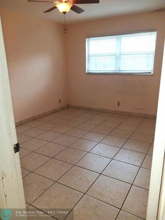 For Sale: $184,000 (2 beds, 1 baths, 816 Square Feet)