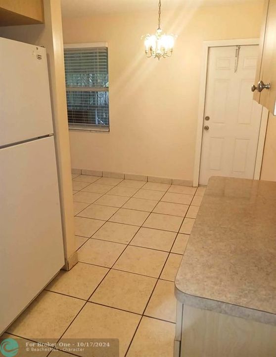 For Sale: $184,000 (2 beds, 1 baths, 816 Square Feet)