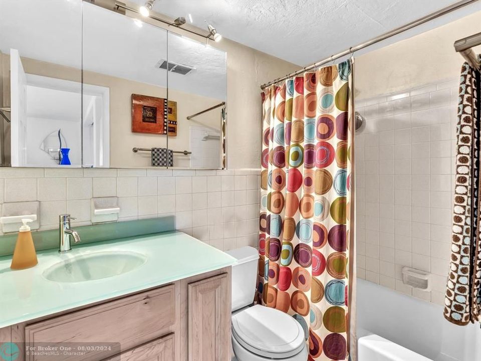 Recently Sold: $265,000 (1 beds, 1 baths, 588 Square Feet)