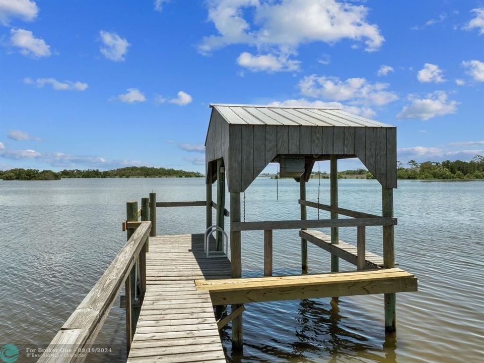 For Sale: $1,160,000 (3 beds, 2 baths, 1878 Square Feet)