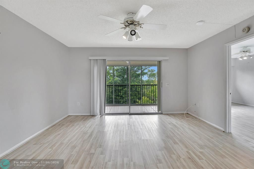 For Sale: $255,000 (2 beds, 2 baths, 1207 Square Feet)