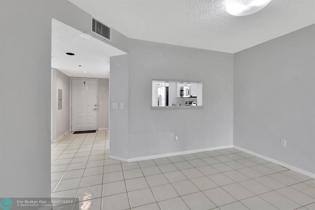 For Sale: $255,000 (2 beds, 2 baths, 1207 Square Feet)