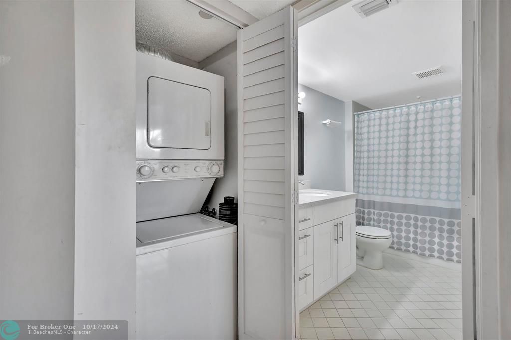 For Sale: $255,000 (2 beds, 2 baths, 1207 Square Feet)