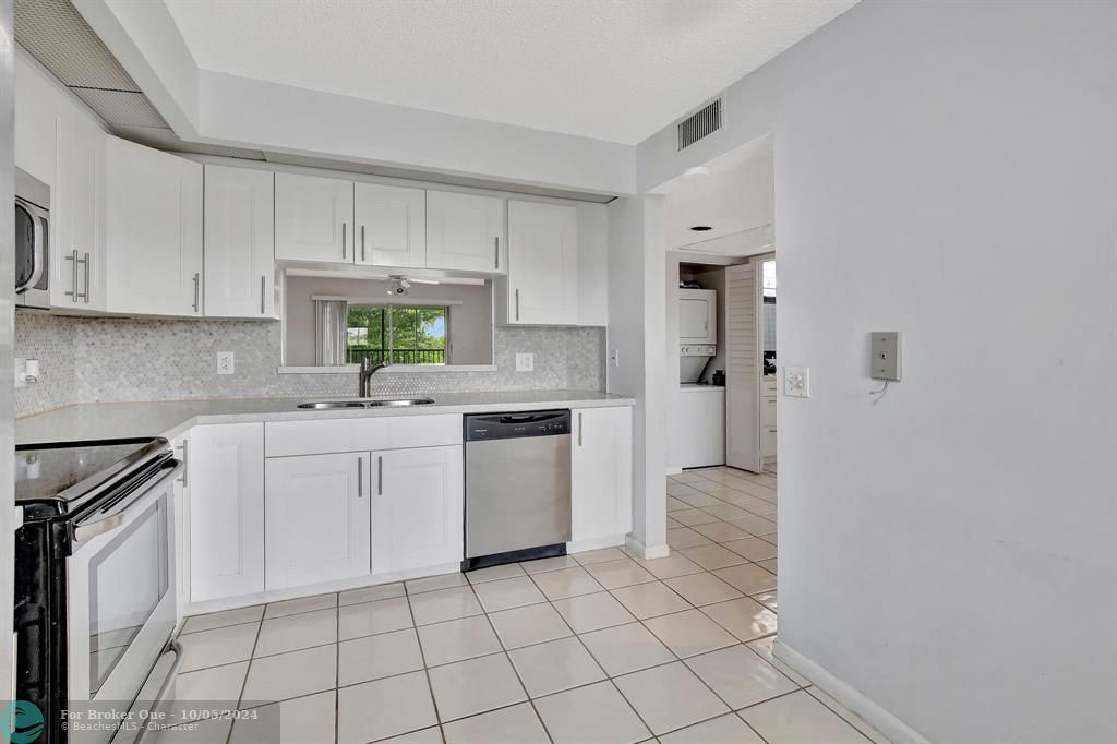 For Sale: $255,000 (2 beds, 2 baths, 1207 Square Feet)