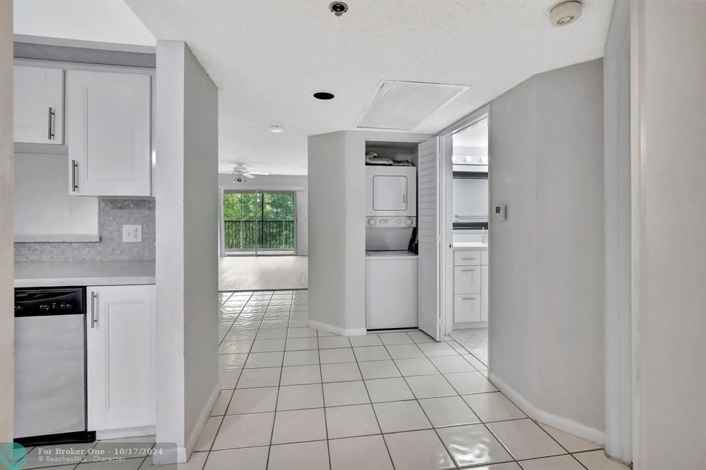 For Sale: $255,000 (2 beds, 2 baths, 1207 Square Feet)