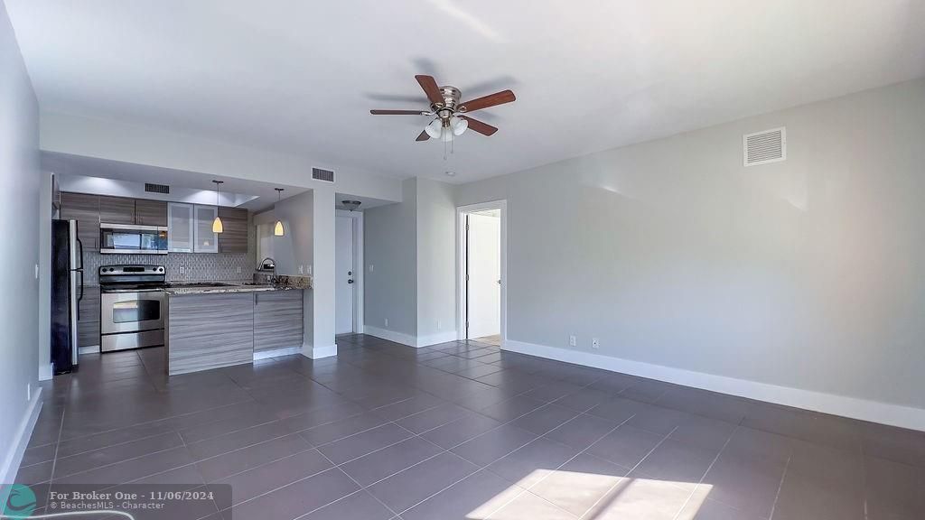 Active With Contract: $3,000 (2 beds, 2 baths, 1200 Square Feet)