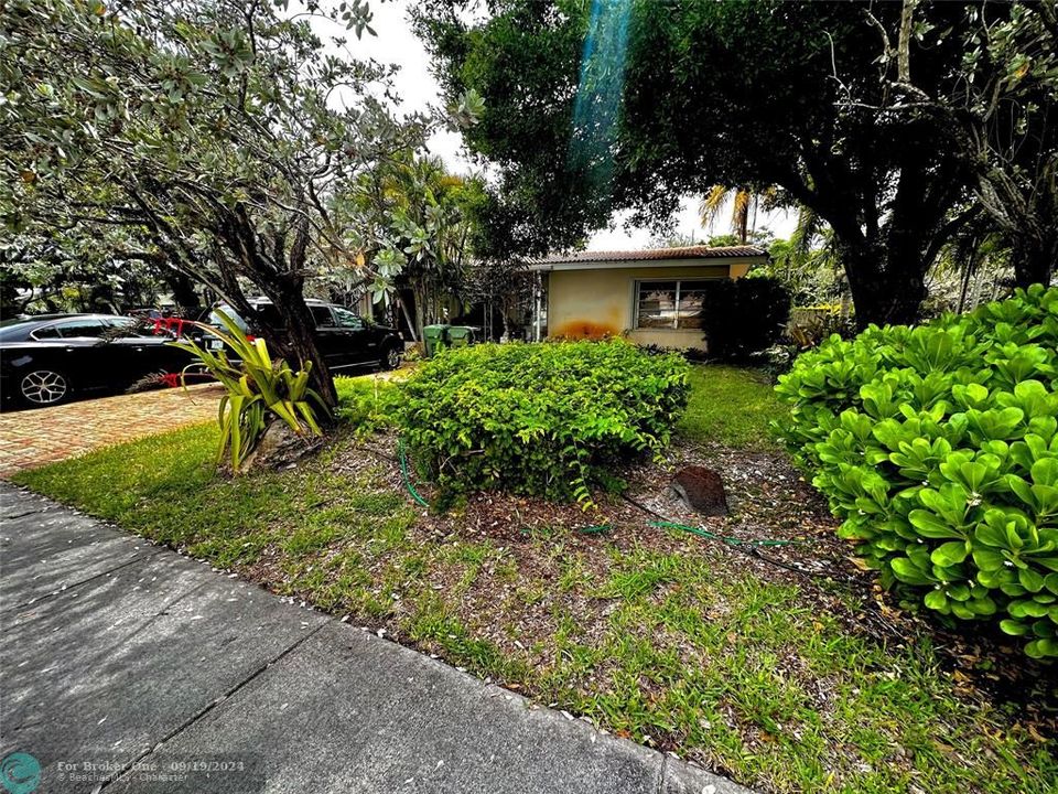 Active With Contract: $1,500,000 (4 beds, 3 baths, 2813 Square Feet)