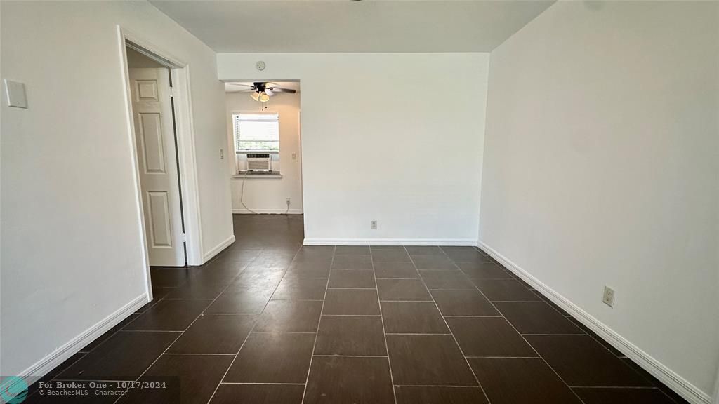 For Sale: $1,900 (2 beds, 2 baths, 700 Square Feet)