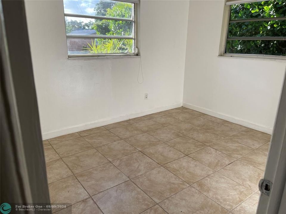 For Sale: $2,300 (2 beds, 1 baths, 1740 Square Feet)