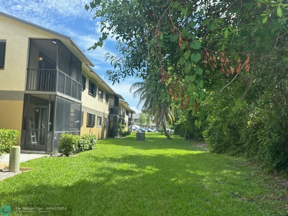 Recently Rented: $1,999 (2 beds, 2 baths, 887 Square Feet)