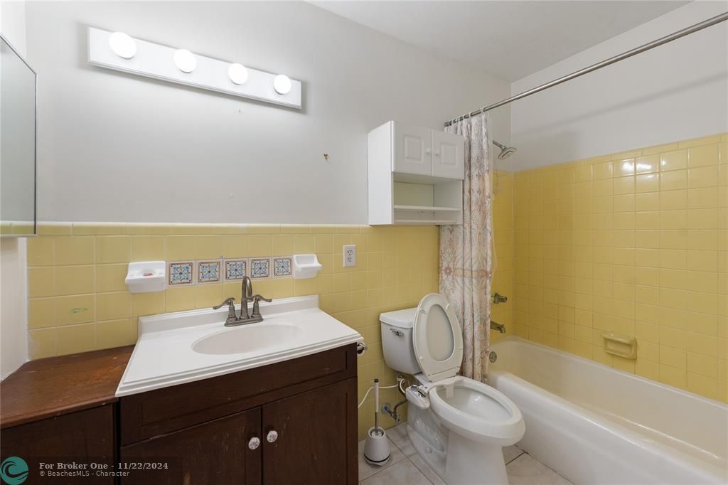 Active With Contract: $5,000 (3 beds, 2 baths, 2877 Square Feet)