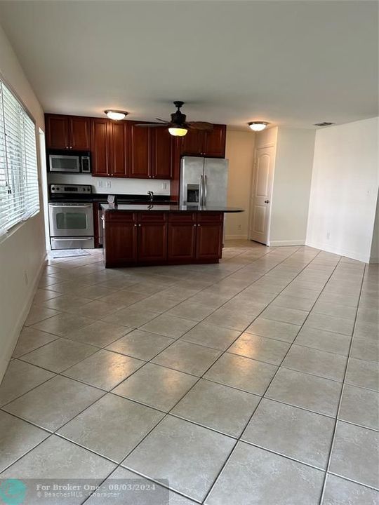 Recently Rented: $3,200 (2 beds, 2 baths, 1120 Square Feet)