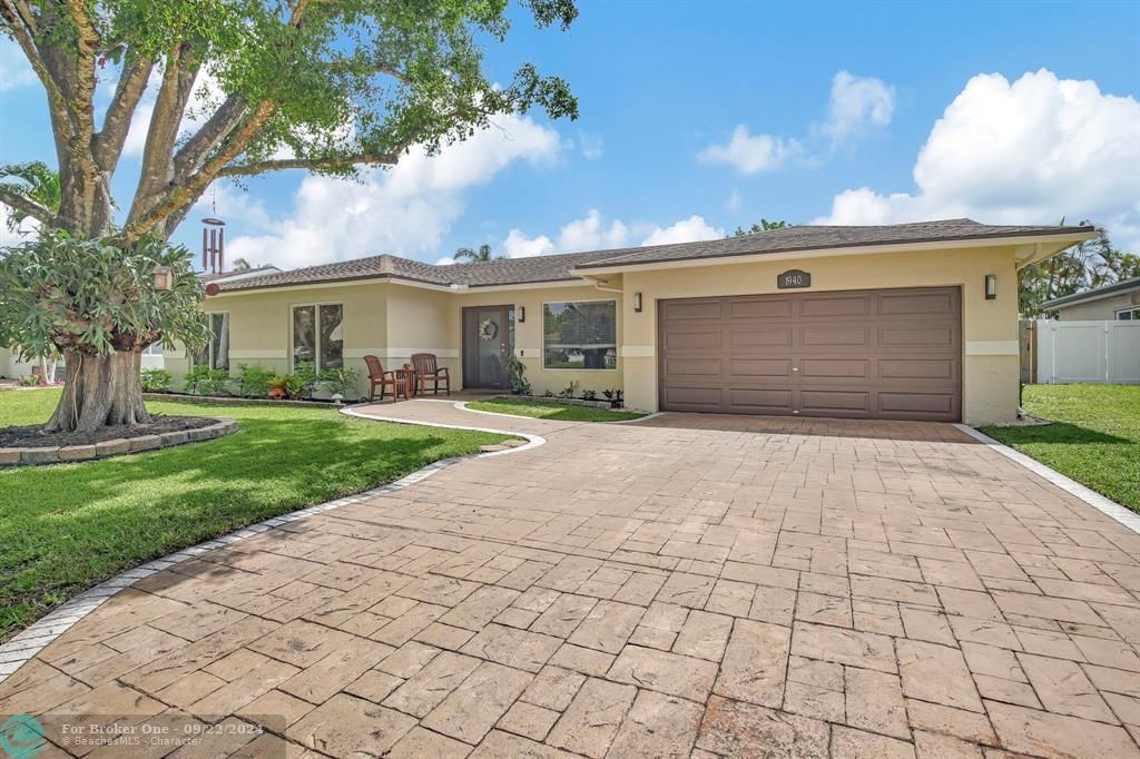 For Sale: $799,900 (4 beds, 2 baths, 2158 Square Feet)