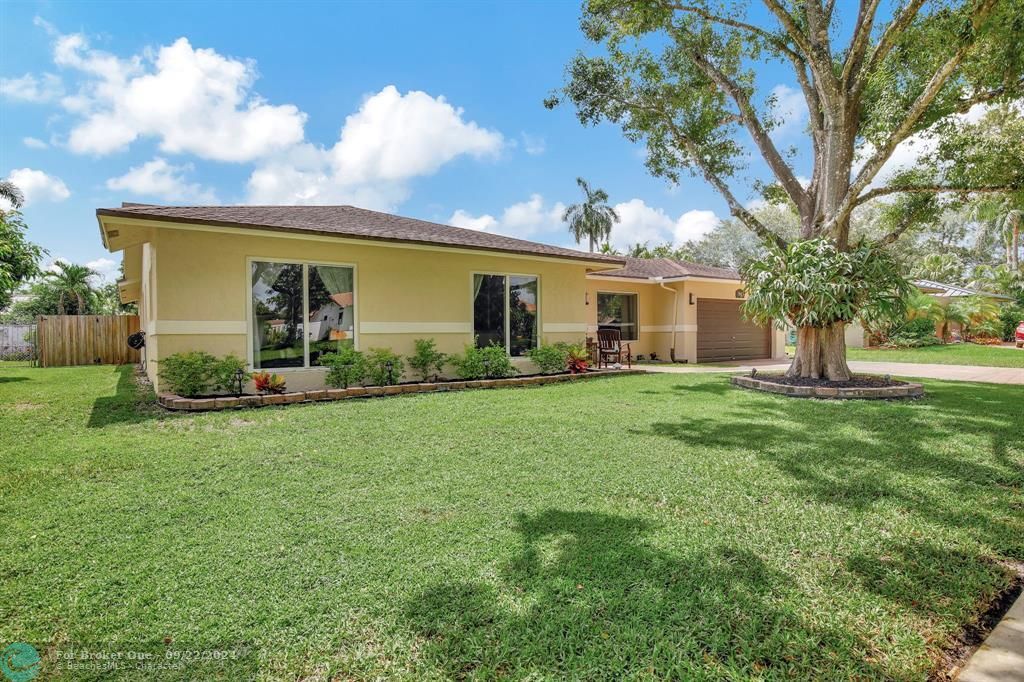 For Sale: $799,900 (4 beds, 2 baths, 2158 Square Feet)