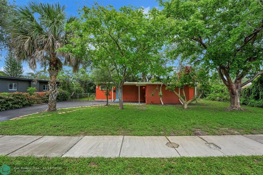 Active With Contract: $499,000 (3 beds, 2 baths, 1586 Square Feet)