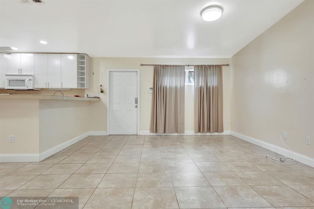 Active With Contract: $499,000 (3 beds, 2 baths, 1586 Square Feet)